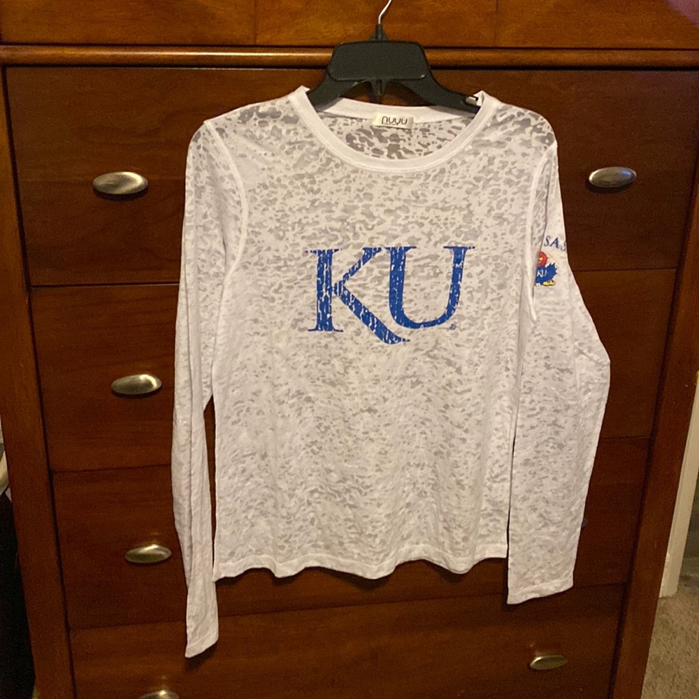 Kansas shirt 🌸bundle with other items and save!!